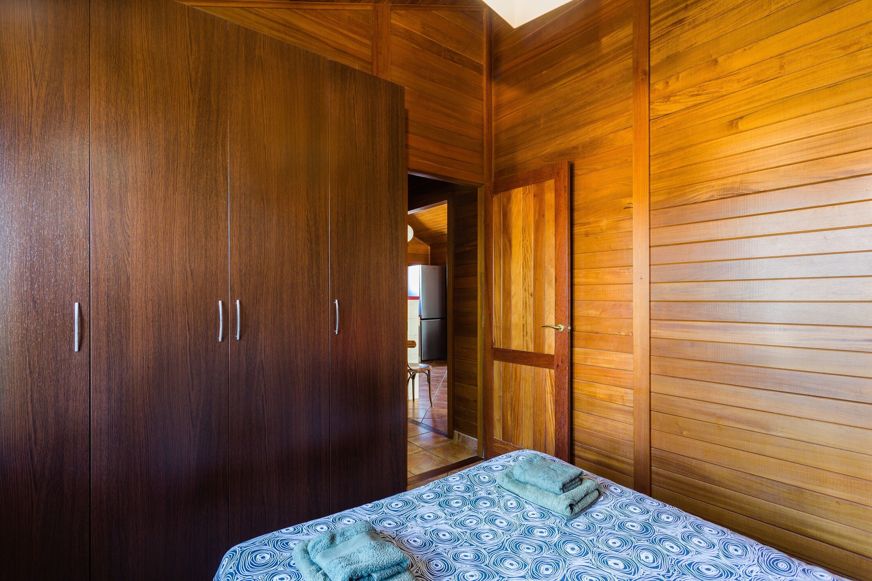 2 slaapkamers, een strijkplank/strijkijzer, gratis wifi, beddengoed