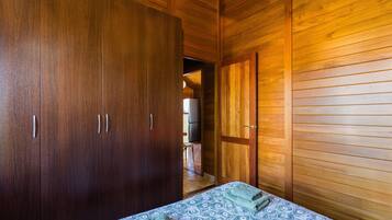 2 slaapkamers, een strijkplank/strijkijzer, gratis wifi, beddengoed