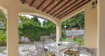 Holiday Home 'La Casa Del Colle' with Private Terrace, Private Garden and Wi-Fi