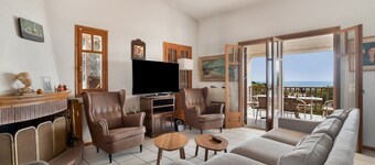 Holiday Home 'Villa Sugar Town' with Sea View, Wi-Fi and Air Conditioning