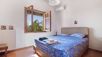 5 bedrooms, iron/ironing board, free WiFi, bed sheets