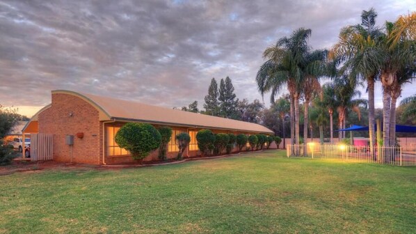 Exterior - Mulga Country Motor Inn (Charleville)