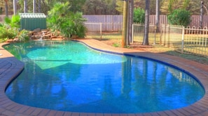 Outdoor pool - Mulga Country Motor Inn (Charleville)