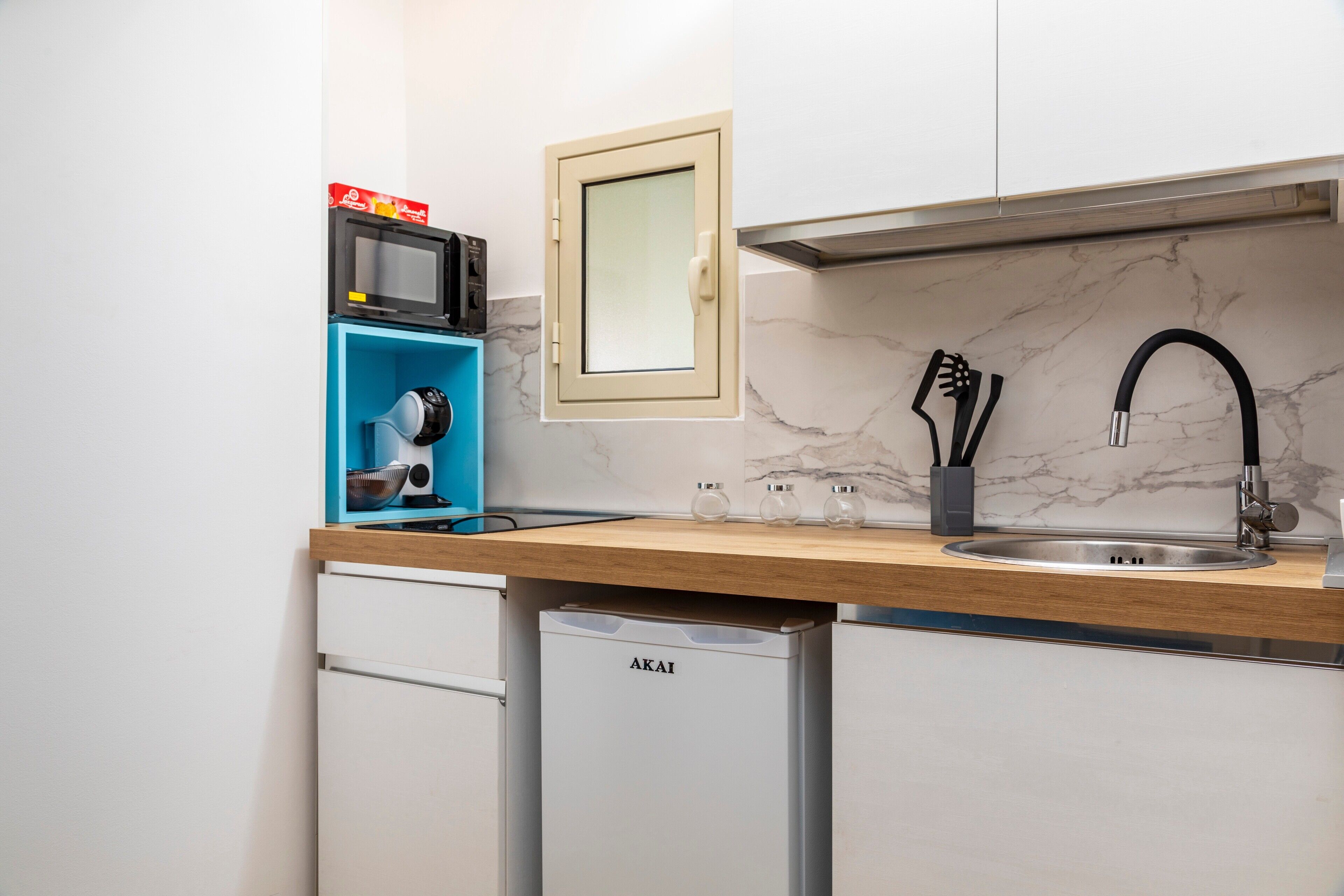 Fridge, microwave, stovetop, coffee/tea maker