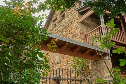 Country House 'Casa Rural Tio Eloy' with Mountain View and Shared Garden
