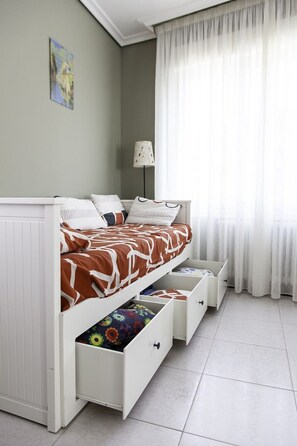 4 chambres, fer et planche à repasser, Wi-Fi gratuit, draps fournis