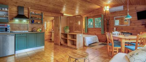 1 bedroom, bed sheets