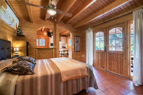 Null 'Entre Viejos Olivos 10' with Mountain View, Shared Pool and Air Conditioning