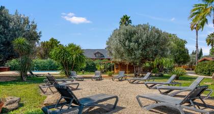 Null 'Entre Viejos Olivos 3' with Mountain View, Shared Pool and Air Conditioning