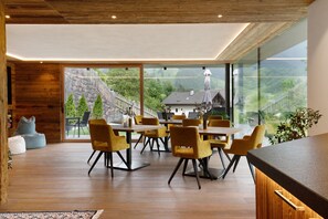 Dining - Apartment 'Similde' with Mountain View, Shared Terrace and Wi-Fi (Tiers)
