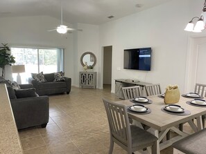 Interior - Cozy Dreams Home 5 bedroom with pool near Disney (Davenport)