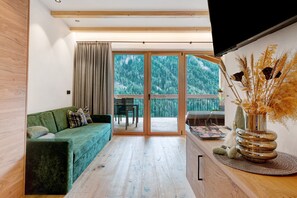 TV - Apartment 'Striona' with Mountain View, Shared Terrace and Wi-Fi (Tiers)