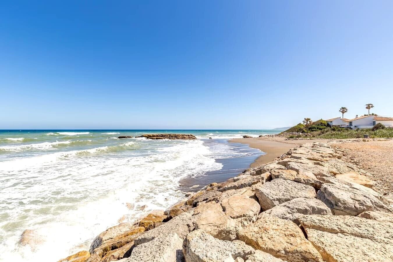 بالقرب من الشاطئ