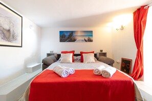 3 bedrooms, free WiFi, bed sheets - Villa 'Bahia Dorada' 50 m to the Beach with Sea View, Wi-Fi and Air Conditioning (Bahía Dorada)