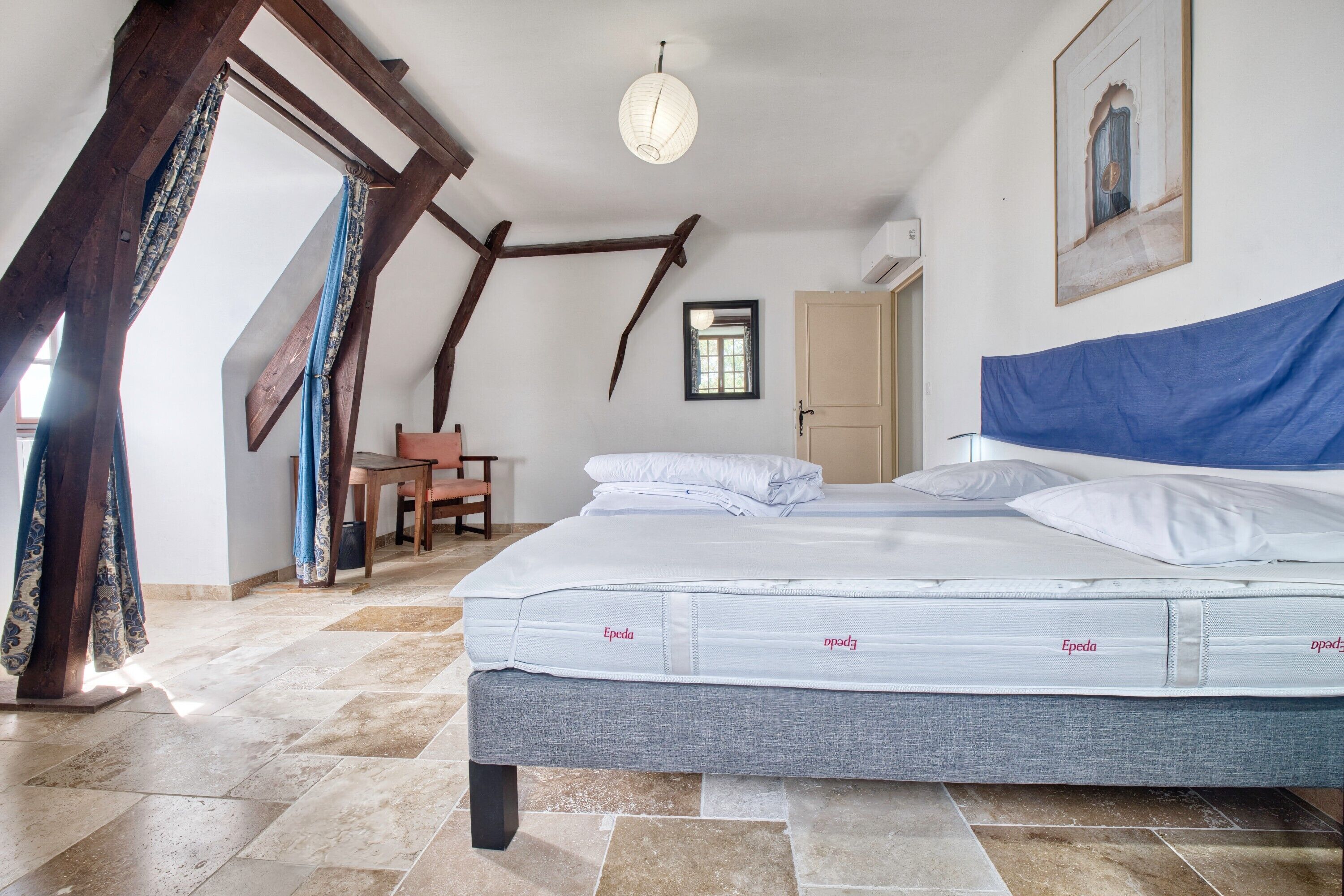 5 bedrooms, iron/ironing board, free WiFi