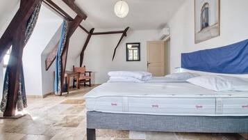 5 camere, ferro/asse da stiro, Wi-Fi gratuito