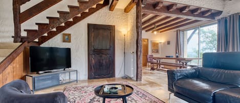 TV, fireplace, ping pong