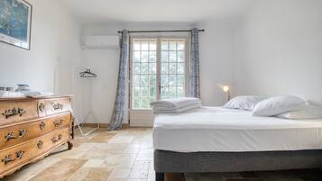 5 chambres, fer et planche à repasser, accès au Wi-Fi (inclus)