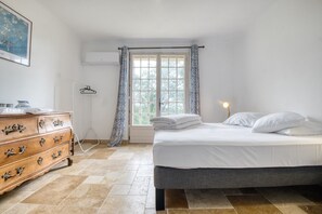 5 habitaciones, tabla de planchar con plancha y wifi gratis 