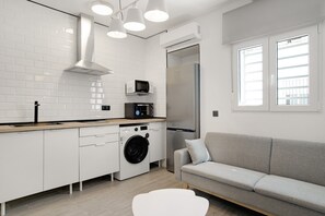 Interior - Apartment 'Apartamentos Habana 2' with Air Conditioning (Barbate)