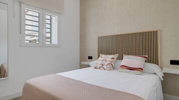 1 bedroom, bed sheets