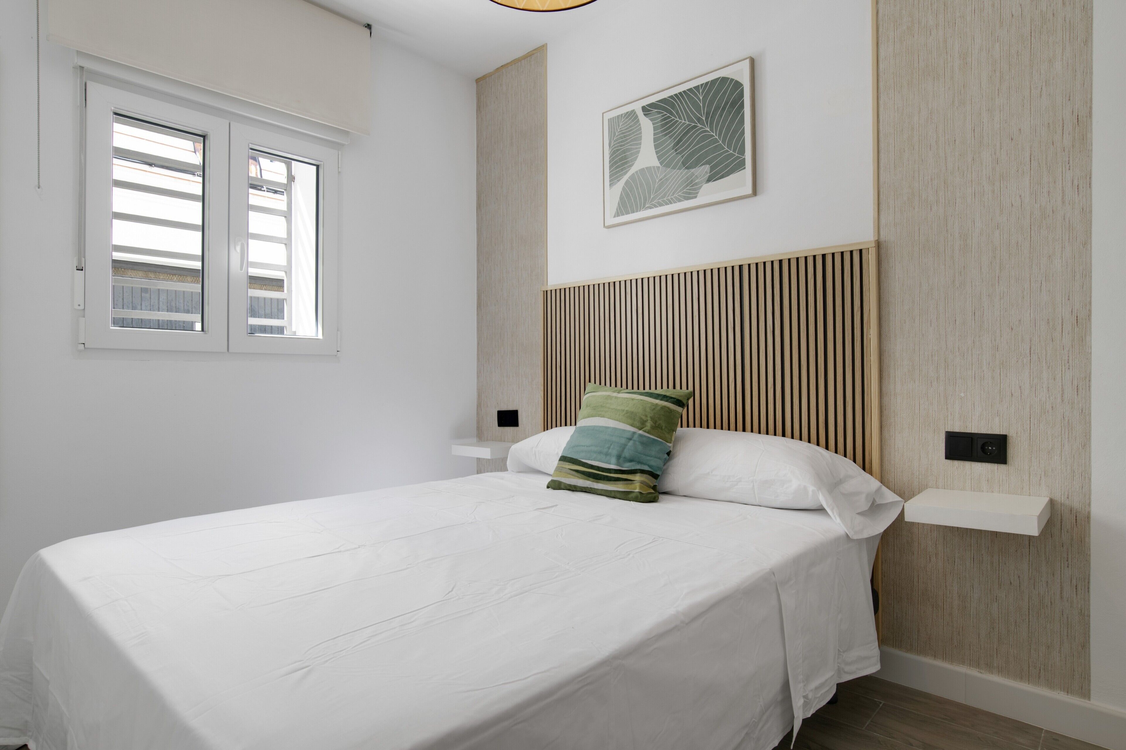 1 bedroom, bed sheets