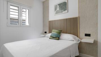 1 bedroom, bed sheets