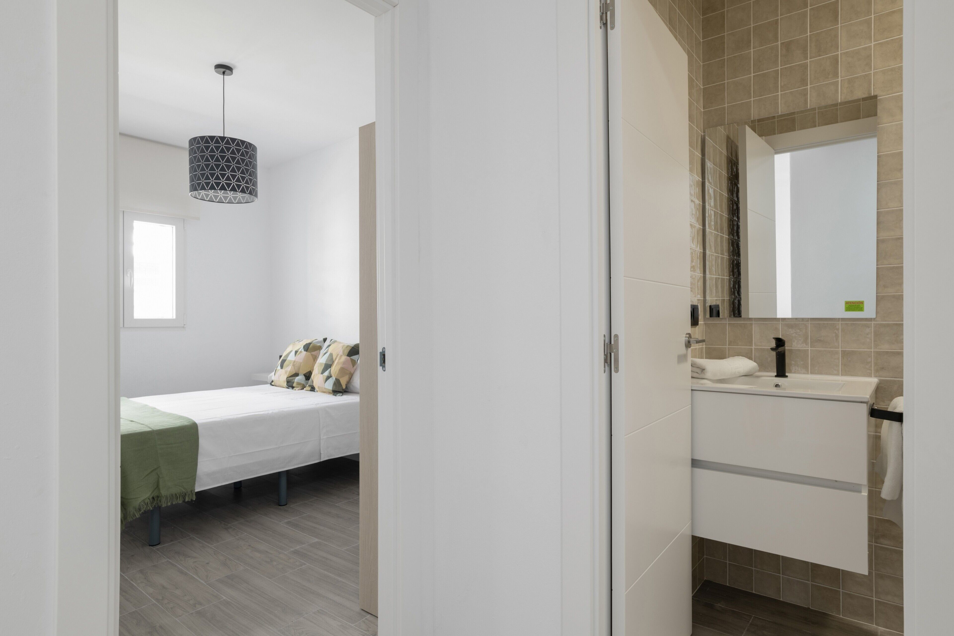 1 bedroom, bed sheets