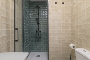Douche, serviettes fournies