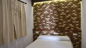 1 slaapkamer, een strijkplank/strijkijzer, gratis wifi, beddengoed