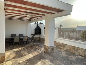 Outdoor dining - Apartment 'La Teja 10' with Mountain Views, Wi-Fi and Air Conditioning (Arroyo del Ojanco)
