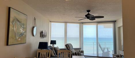 Una Smart TV, libros