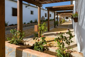 Property grounds - Apartment 'La Teja 8' with Mountain View, Wi-Fi and Air Conditioning (Arroyo del Ojanco)