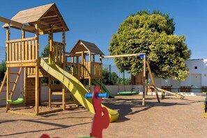 Children’s area - Apartment 'La Teja 8' with Mountain View, Wi-Fi and Air Conditioning (Arroyo del Ojanco)