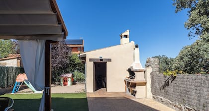 Country House 'Casa Rural Arbana' with Mountain View, Private Pool and Wi-Fi