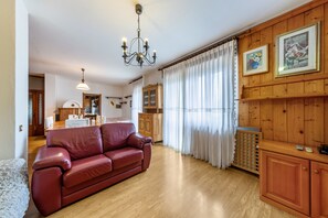 Interior - Apartment 'Appartamento Primo Piano 2' with Mountain View, Private Terrace and Wi-Fi (Pieve di Cadore)