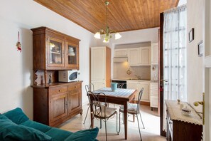 Interior - Apartment 'Sestri Ponente House' with Shared Garden, Wi-Fi and Air Conditioning (Genova)