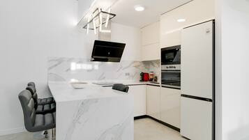 Fridge, microwave, oven, stovetop