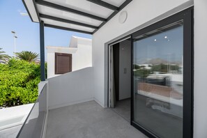 Terrace/patio - Vacation Home 'Dúplex El Equilibrio' with Mountain View, Wi-Fi and Air Conditioning (Playa Honda)