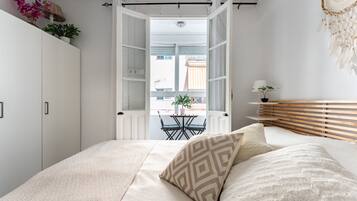 2 slaapkamers, een strijkplank/strijkijzer, gratis wifi, beddengoed