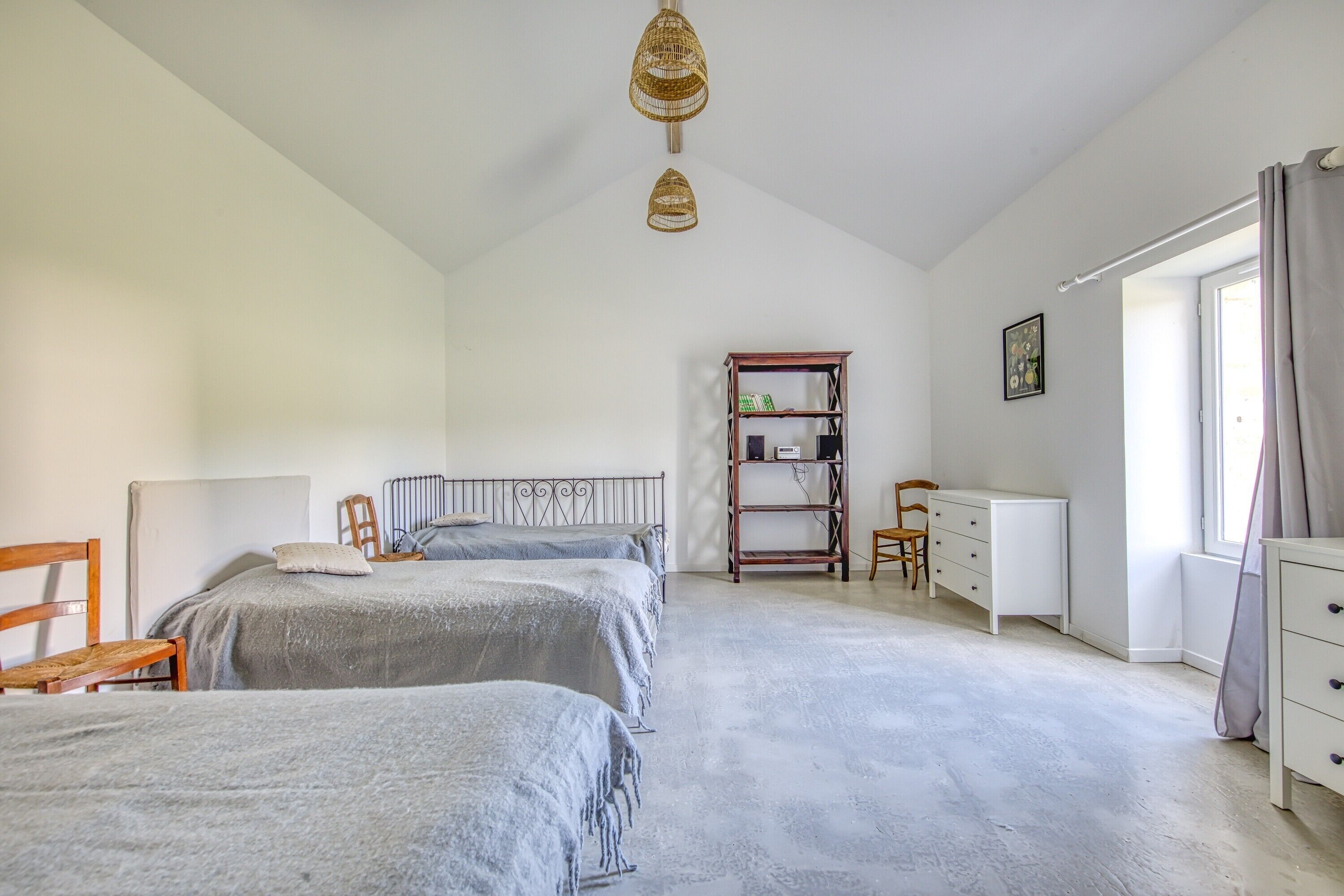 3 bedrooms, bed sheets