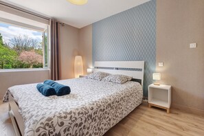 4 bedrooms, iron/ironing board, free WiFi, bed sheets