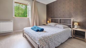 4 dormitorios, tabla de planchar con plancha, wifi gratis y ropa de cama
