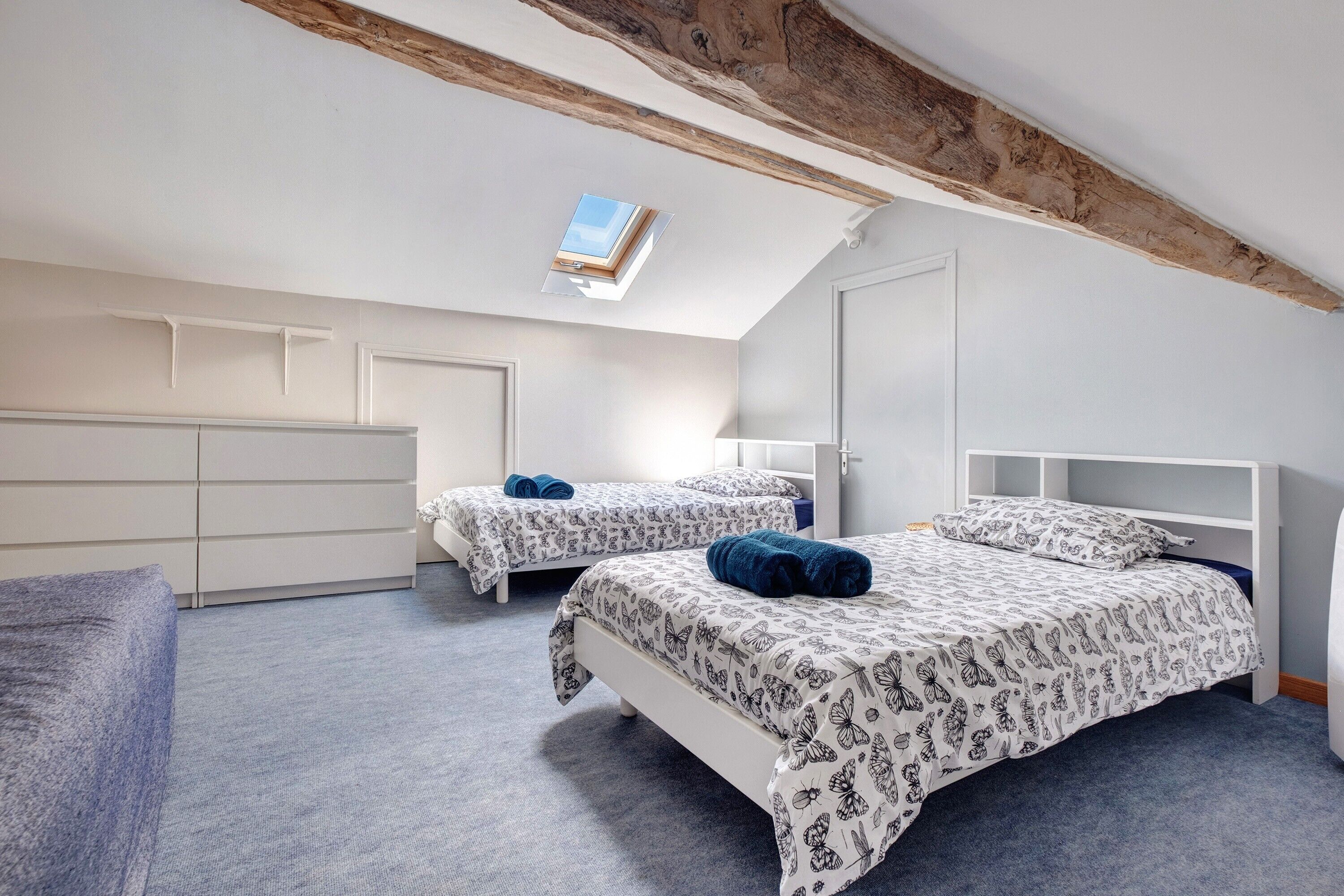 4 slaapkamers, een strijkplank/strijkijzer, gratis wifi, beddengoed