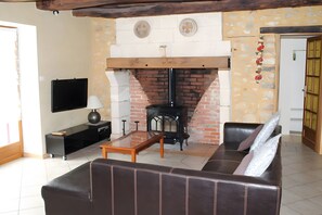 TV, fireplace, DVD player