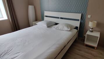 4 bedrooms, iron/ironing board, free WiFi, bed sheets