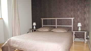 4 chambres, fer et planche à repasser, Wi-Fi gratuit, draps fournis