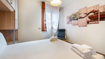 1 chambre, fer et planche Ă  repasser, Wi-Fi gratuit, draps fournis