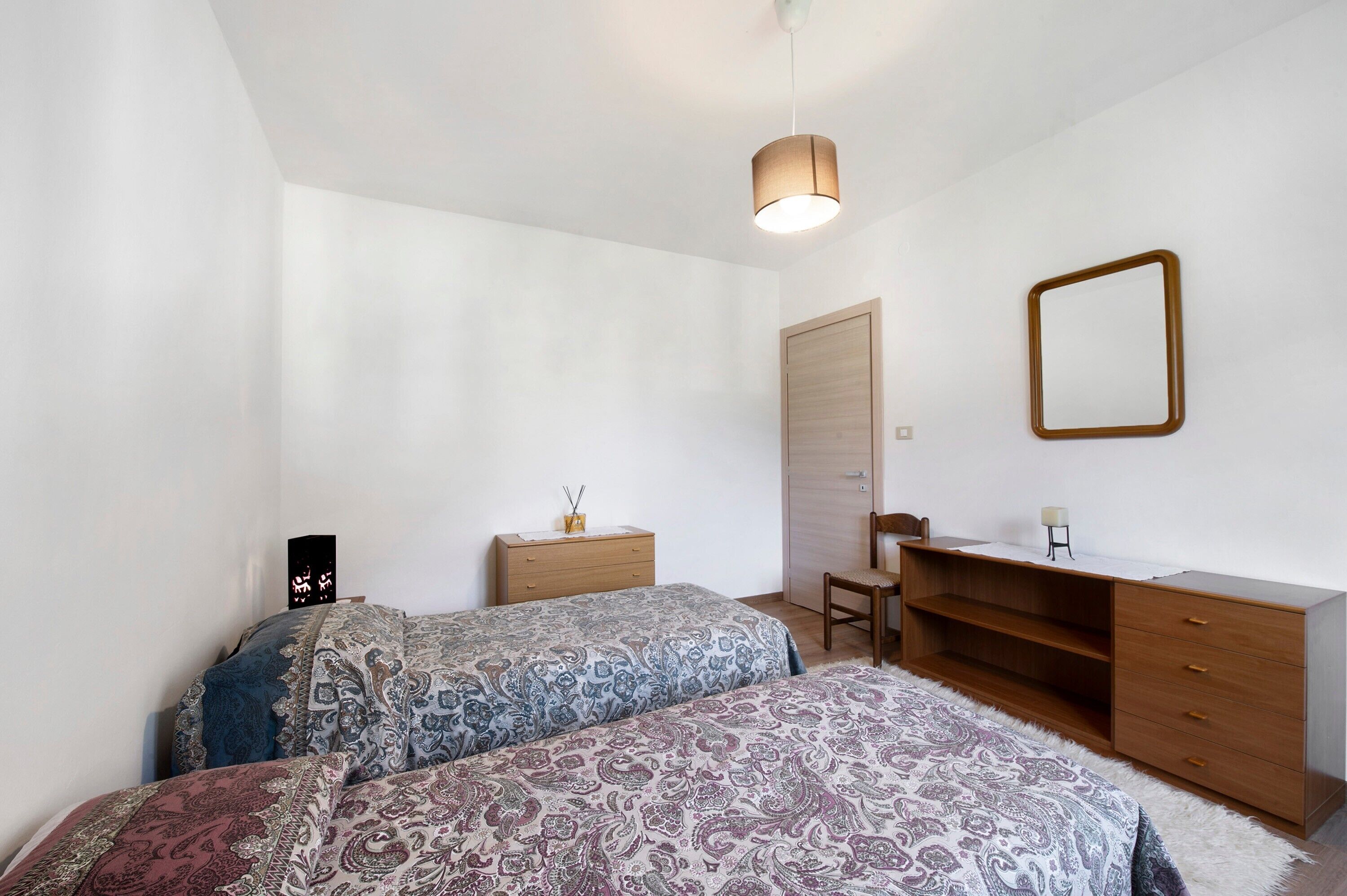 2 slaapkamers, een strijkplank/strijkijzer, beddengoed