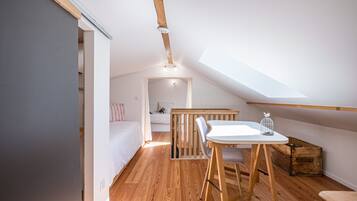 4 bedrooms, free WiFi, bed sheets